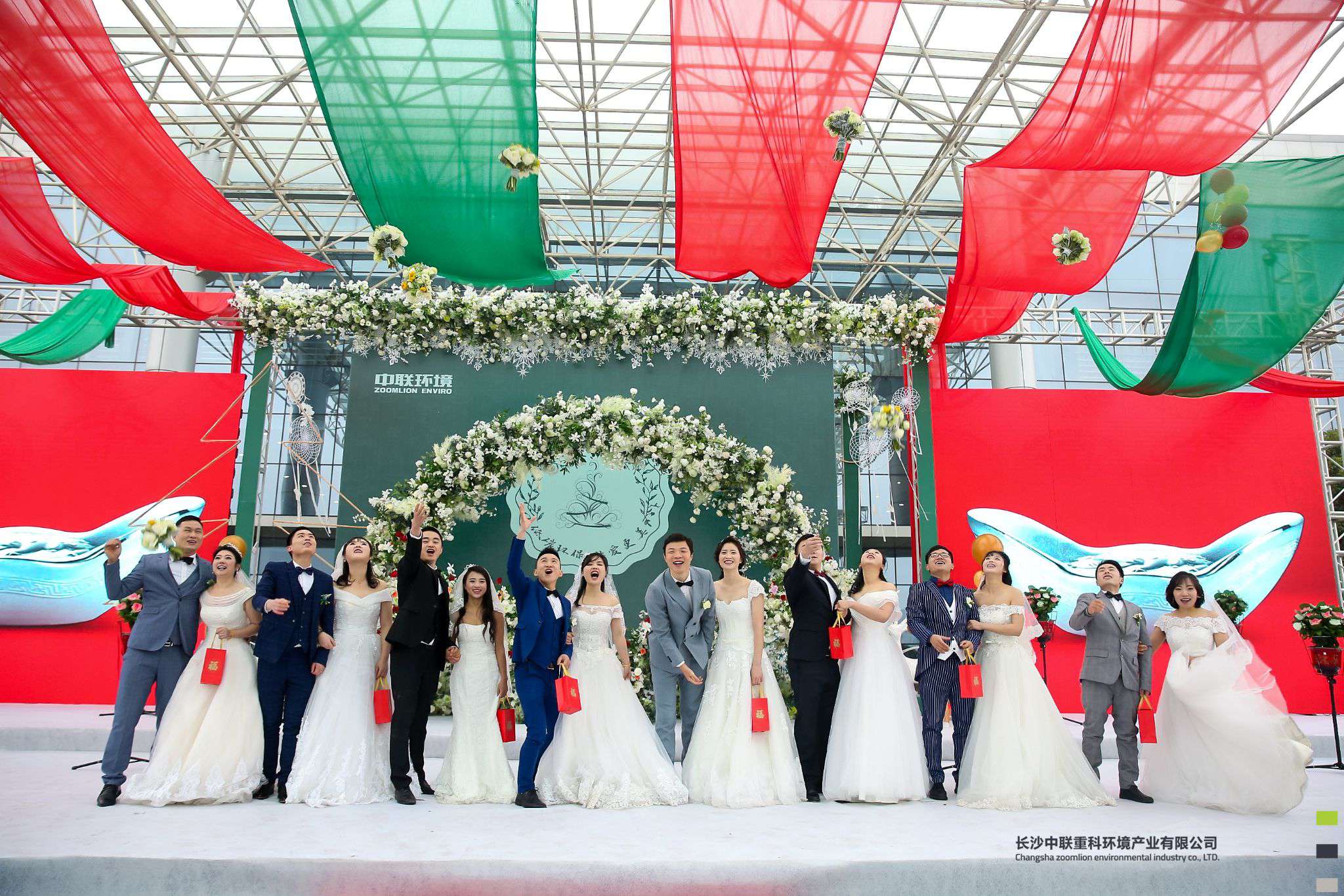 最美新娘！最帥新郎！最豪婚車！最贊婚禮！